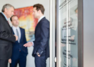 Professionelle Businessfotografie bei Photoart Hübner für Unternehmensporträts und Events. - photoart hübner business Businessporträts und Networking bei Photoart Hübner in professionellem Umfeld.