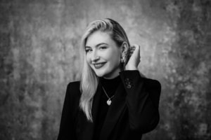 Professionelles Business-Porträt einer Frau für Unternehmensbilder.