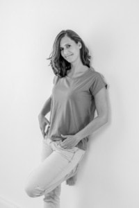 Moderne Businessporträtaufnahme einer jungen Frau. - photoart hübner business Porträt einer professionellen Frau für Business- und Personal Branding.