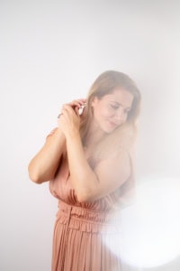 Moderne Businessporträtaufnahme einer Frau in professionellem Umfeld - photoart hübner business Porträt einer Frau für Business- und Personal Branding Fotoshootings.