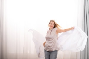 Businessfotografie mit natürlichem Lächeln und eleganter Kleidung - photoart hübner business Attraktive Unternehmens- und Personal Branding Fotos für Karriere und Businessauftritte.